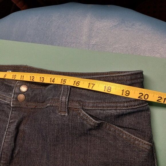 Liz Claiborne Slim Power Crop Jeans - Picture 4 of 8